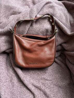 Michael Kors Raven Medium Pebbled Leather Shoulder Bag in Luggage